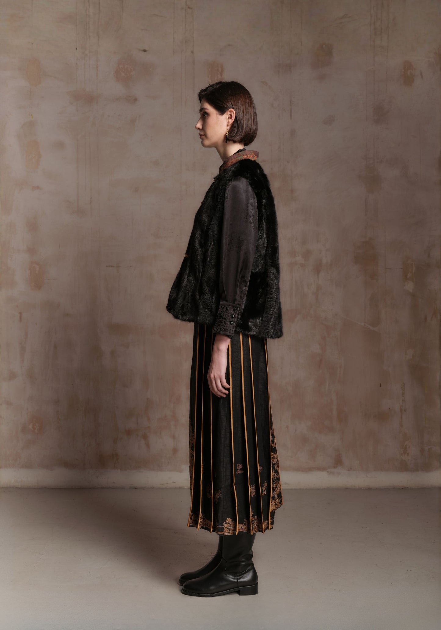 Double-sided Brown Pattern Vest with Mink