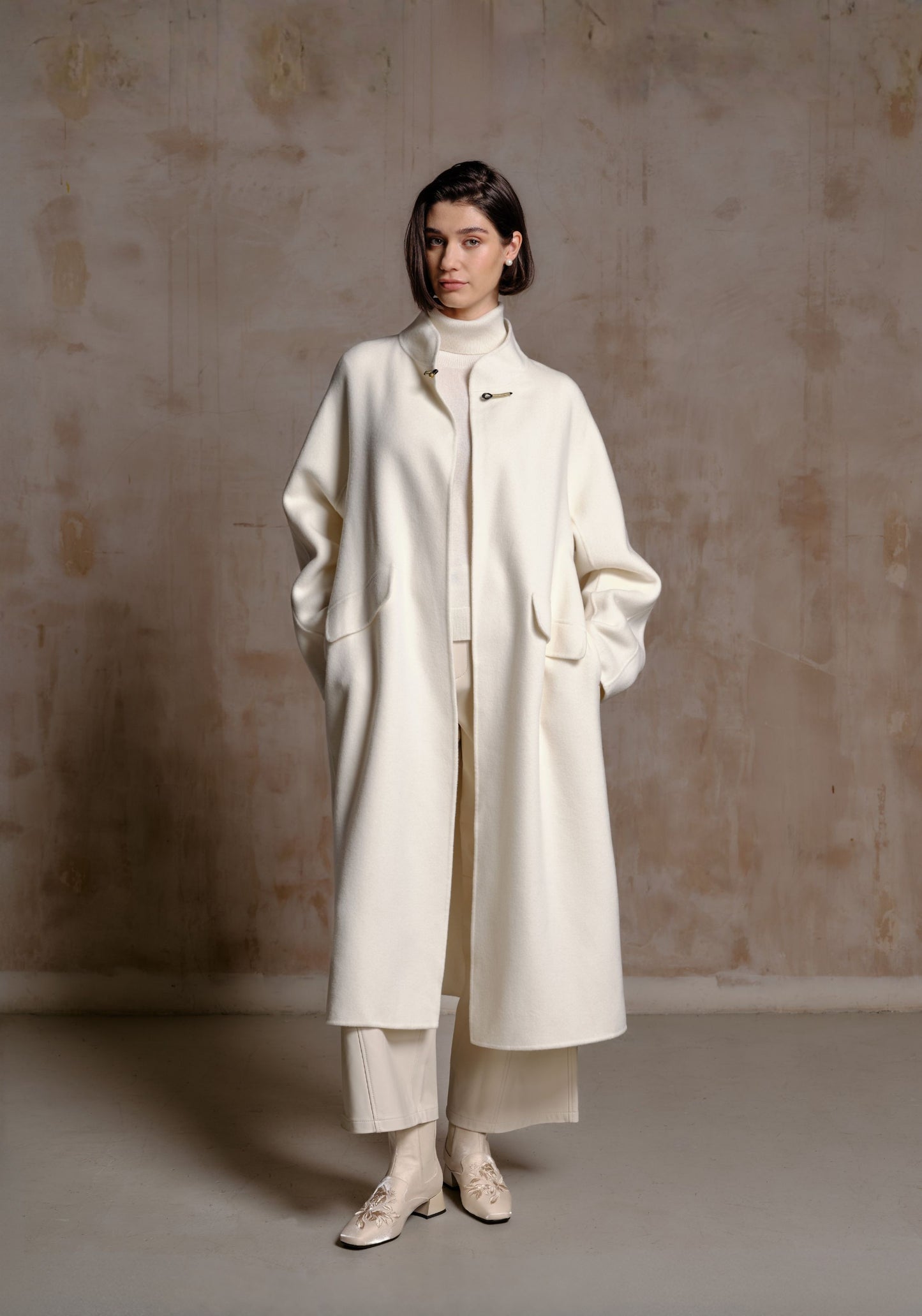 White Cashmere Coat with Chinese Button