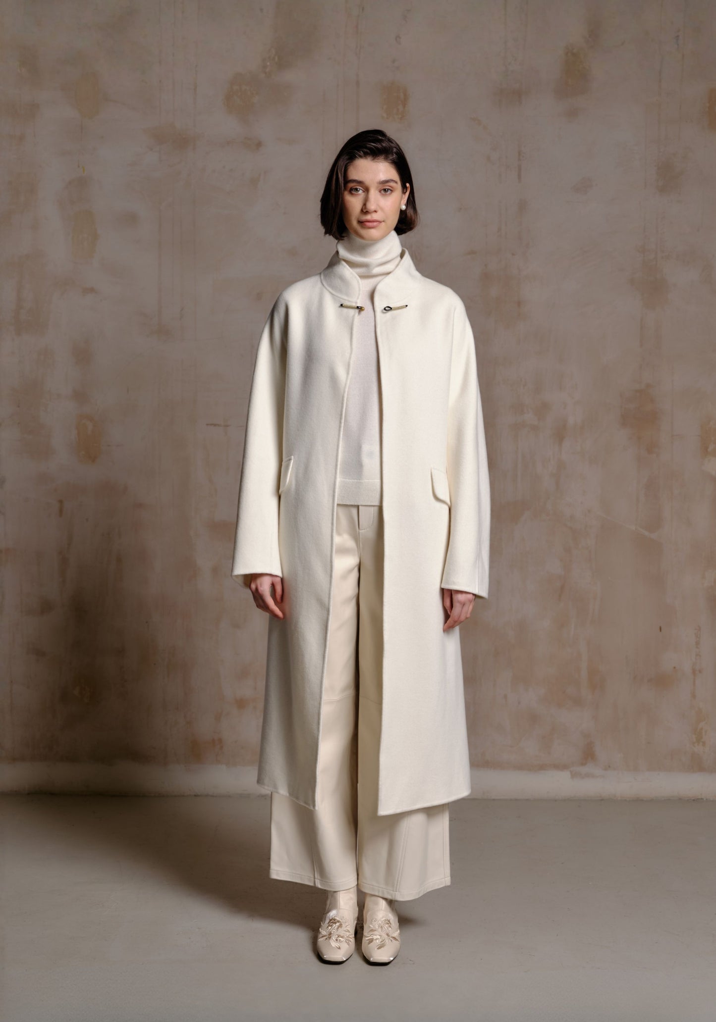 White Cashmere Coat with Chinese Button