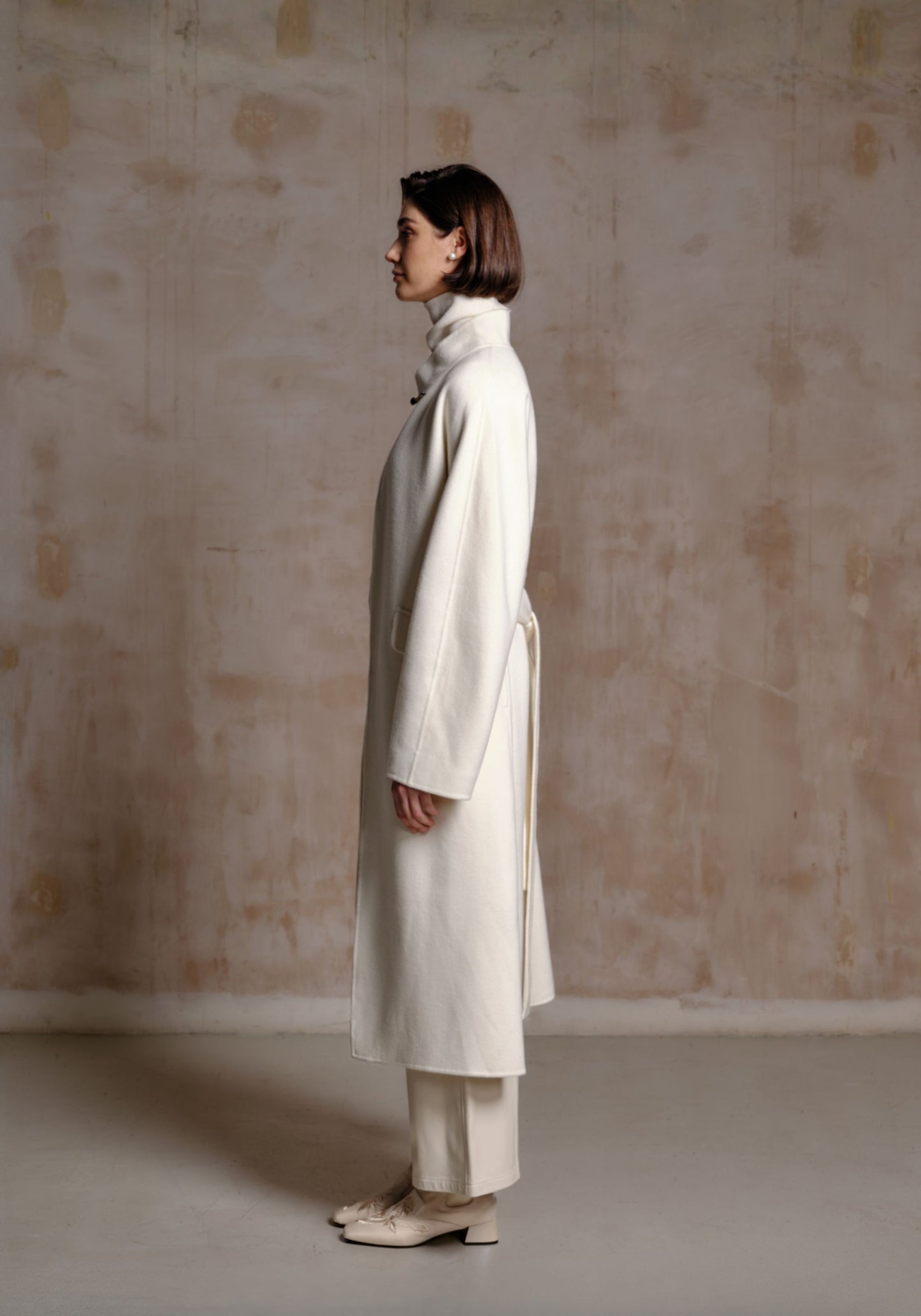 White Cashmere Coat with Chinese Button
