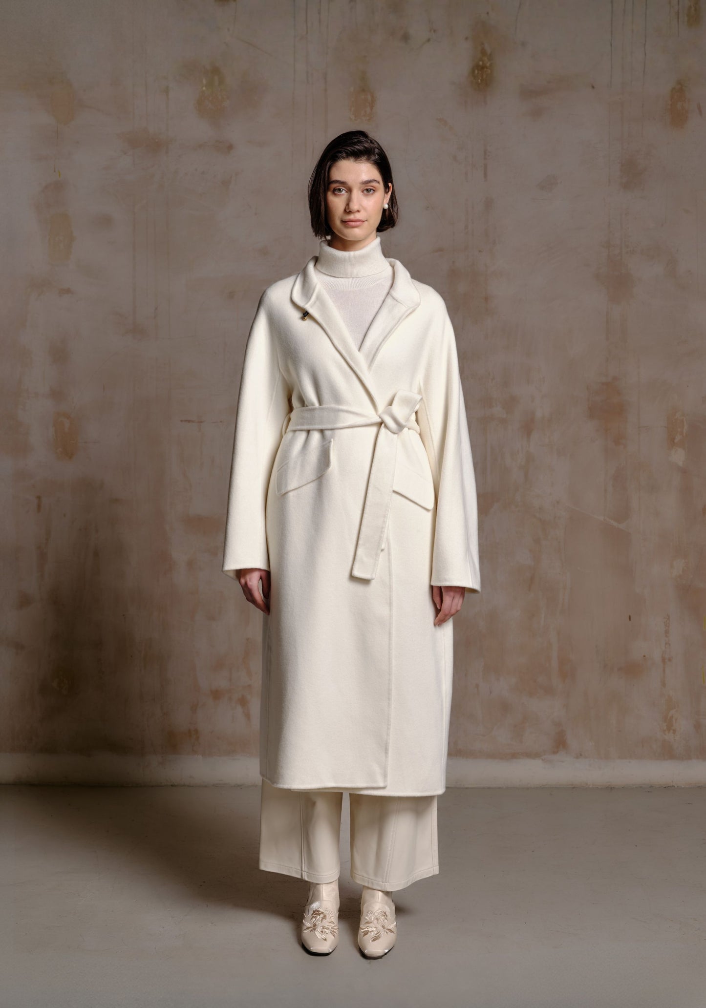 White Cashmere Coat with Chinese Button